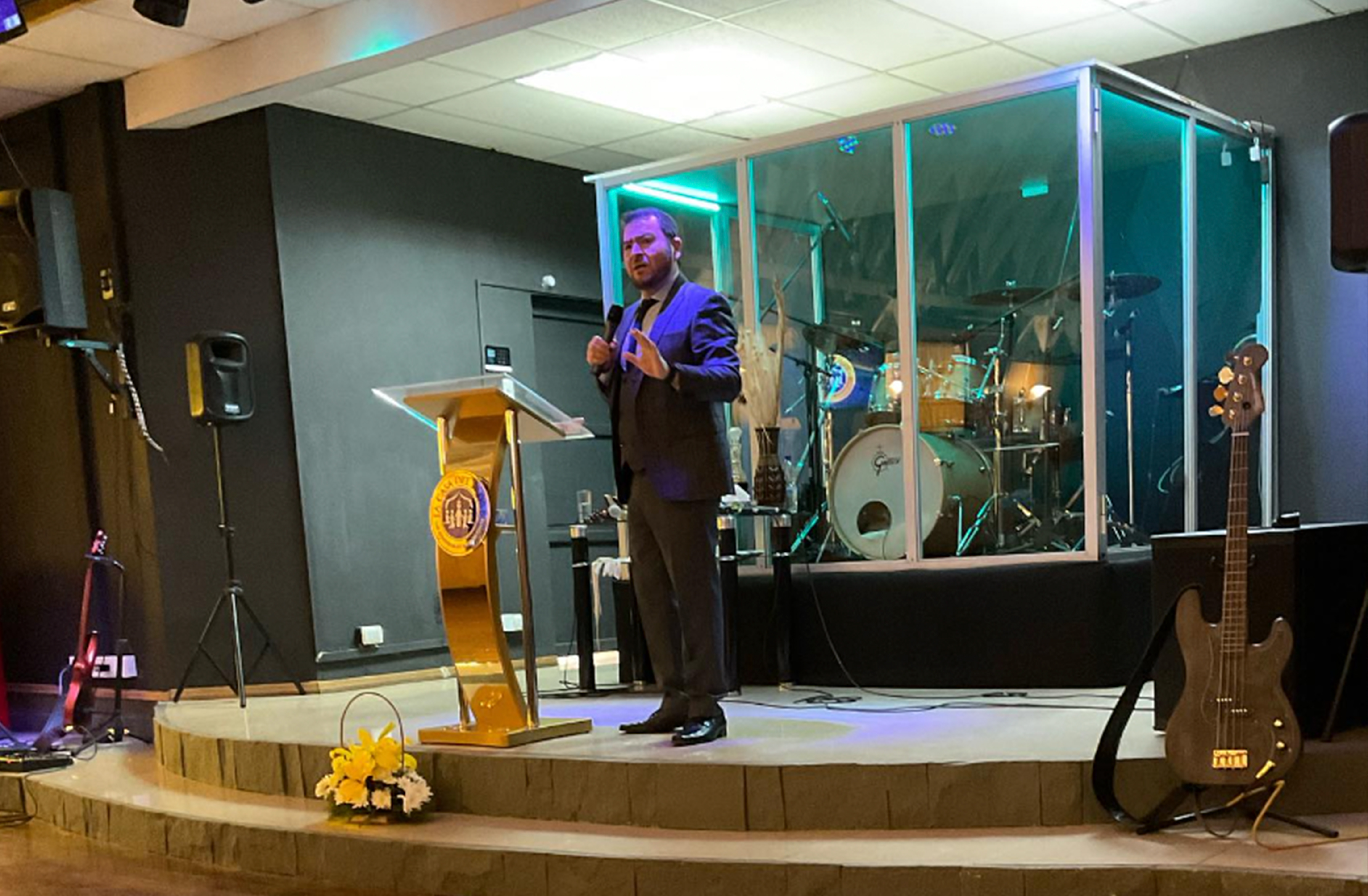 Pastor predicando